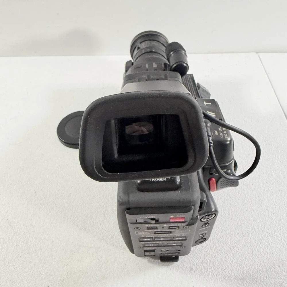 JVC GR-S70U Super VHS-C Video Movie Camcorder Vintage POWERS ON AS IS READ